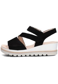 Zwarte suède wedge sandalen met kruislingse banden, gevoerde binnenzool en een witte platformzool met een getande rand.