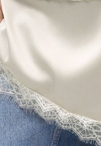 Noisy May NMFILLA OVERSIZE SATIN LACE T-SHIRT - Βασικό μπλουζάκι - birch