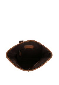 Pruun nahktoot bag laia avatud ülemise osaga. Siseosa on tumeda kangaga vooderdatud, seal on üks lukuga tasku ja kaks avatud taskut.