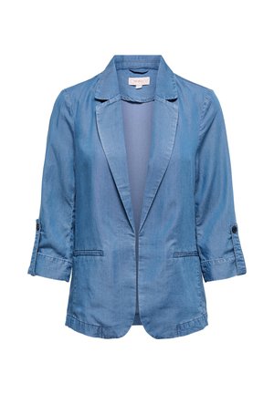 Americana azul claro con abertura frontal, mangas tres cuartos remangadas y tiras con botones, con cuello de solapa partida y bolsillos delanteros con vivo.