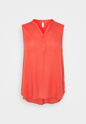Bluză fără mâneci de culoare coraliu, cu decolteu în V, trei nasturi la guler și un tiv curbat. Fabricată dintr-un material ușor și neted. Fără modele sau accente.