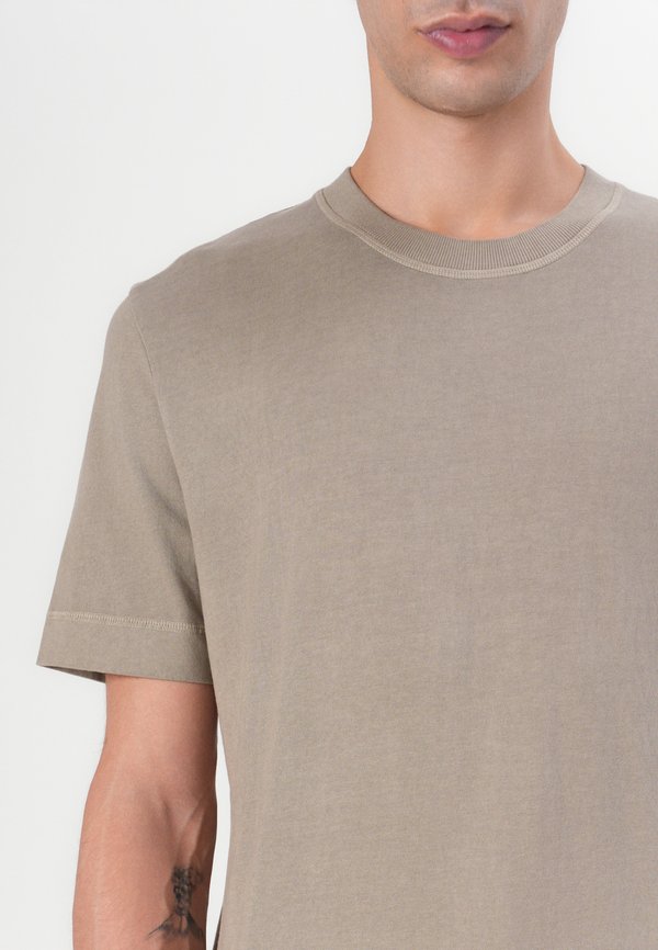 RAPHAEL - Basic T-shirt3