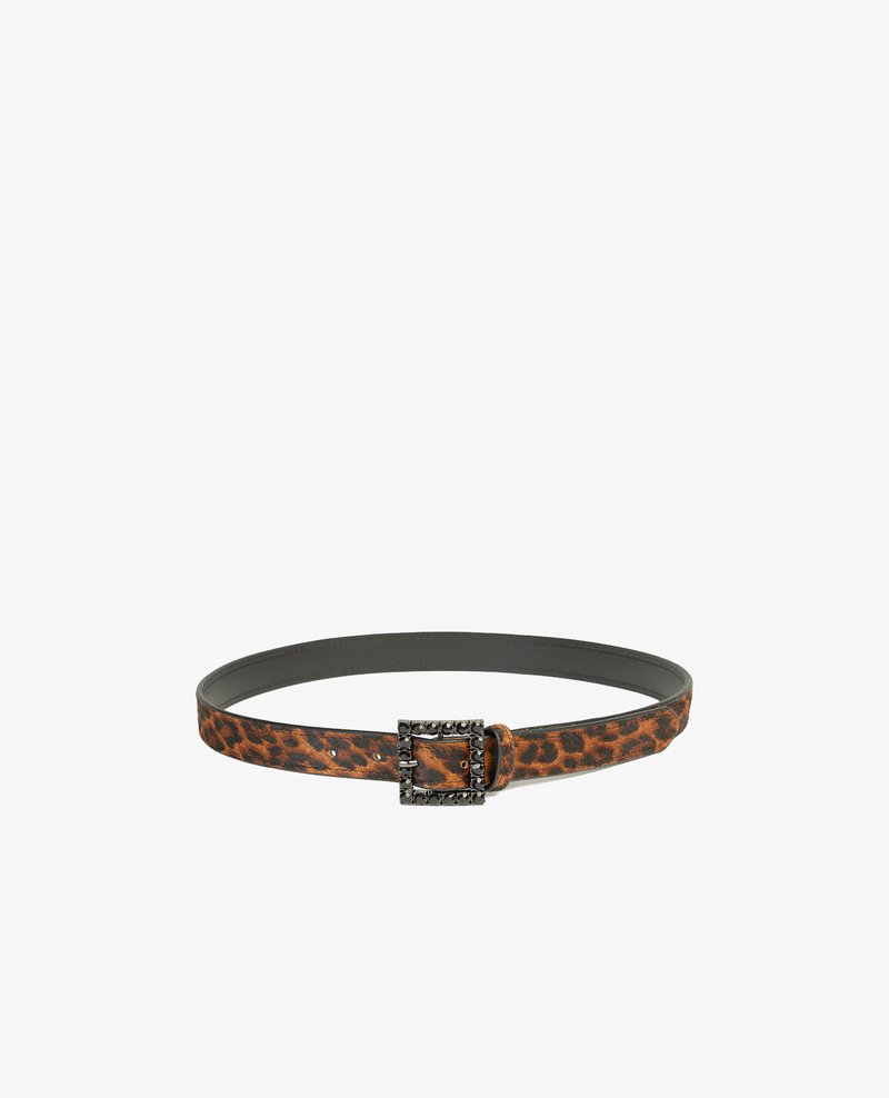 Ceinture en cuir à imprimé léopard avec une boucle en métal noir. Elle présente une face intérieure noire lisse et des accents décoratifs autour de la boucle.