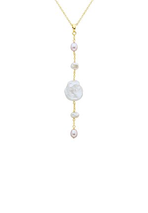 Collana in oro con un pendente a forma di rosa bianca, intervallata da perle ovali rosa e bianche, creando un design delicato e allungato.