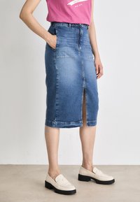 GANT SLIT SKIRT - Pouzdrová sukně - mid blue