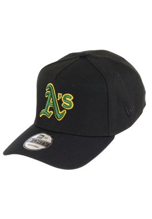 Casquette de baseball noire avec un logo brodé "A's" en vert et jaune, strap ajustable et visière plate.