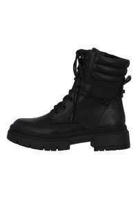 Botas de tobillo de cuero negro con diseño de cordones, cuello acolchado, suela resistente y costuras detalladas. Acabado elegante y texturizado con un branding sutil.