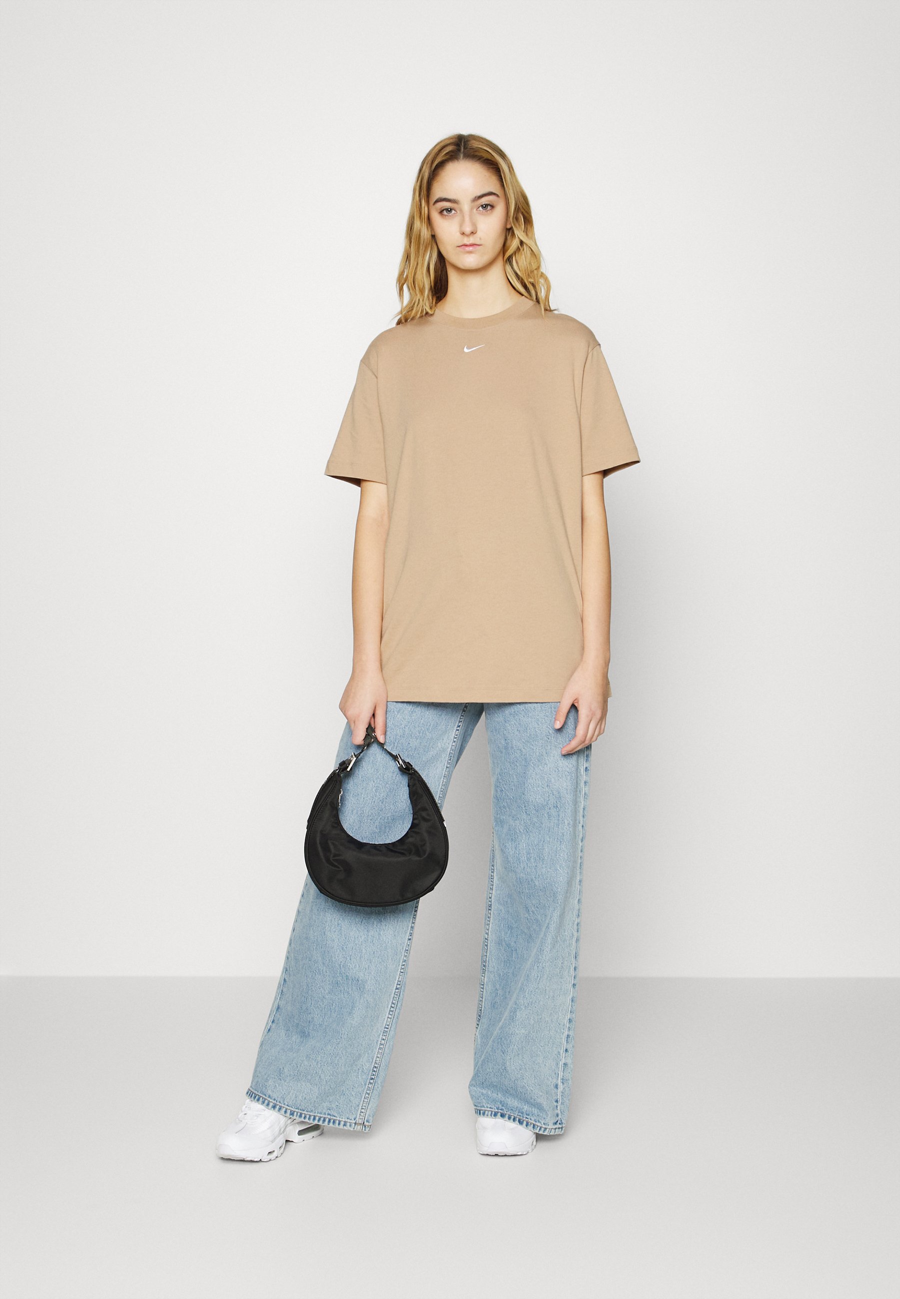 Nike Sportswear Basic T-shirt - hemp 
