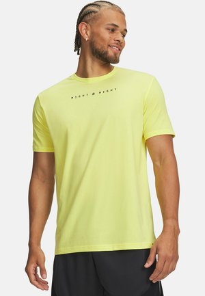 SHORT-SLEEVE GRAPH CURRY NIGHT TEE - T-shirt print - lumin yellow