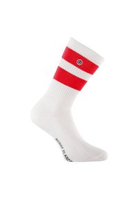 Chaussette blanche à tige courte avec deux larges rayures rouges près du haut et un petit logo circulaire au-dessus des rayures, texte "SERGE BLANC" sur la semelle.