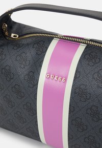 Guess STRAP BEAUTY - Mosózsák - coal