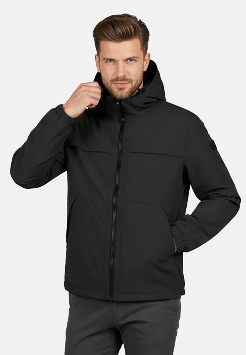 Zwarte capuchonjas met ritssluiting aan de voorkant, twee bovenzakken, elastische manchetten en een rechte zoom. Gemaakt van een glad, duurzaam materiaal.