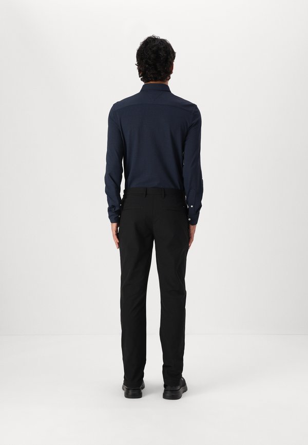 DENTON TECH CHINO - Chinos3