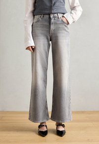Mos Mosh HERA - Flared jeans - grey