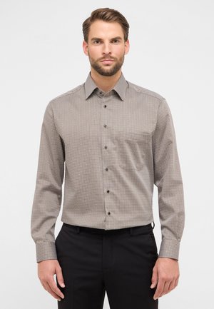 COMFORT FIT - Skjorter - mandel