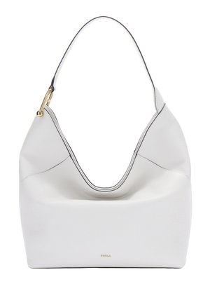 Witte leren schoudertas met een slungelige vorm, enkele zwart afgewerkte draagriem en gouden metalen details aan één kant.