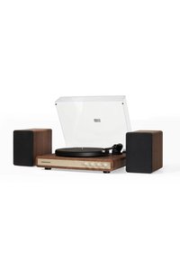 Platine tournante avec une base en bois, un plateau noir, un couvercle anti-poussière transparent et deux haut-parleurs noirs. Comprend cinq boutons de contrôle avec un accent en bois clair.