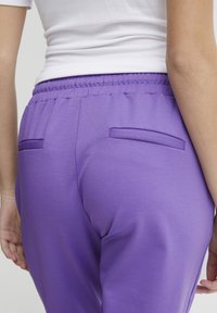 ICHI KATE - Trainingsbroek - chive blossom