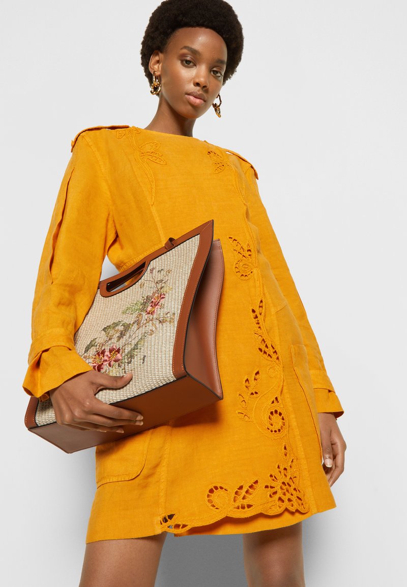 Damen Bekleidung | Alberta Ferretti DRESS EMBROIDERED Freizeitkleid orange - KG81773 Damen Bekleidung | Alberta Ferretti DRESS EMBROIDERED Freizeitkleid orange - KG81773