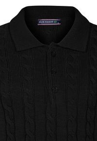 Must have kraedegael polo särk musta värvi, millel on krae, kolm musta nuppu ja kontrastsete värvidega "FELIX HARDY" silt.