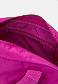 Nike Sportswear GYM CLUB UNISEX - Sportväska - cactus flower/white