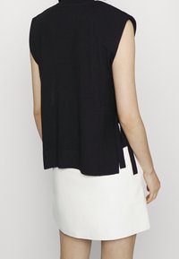 KARL LAGERFELD Sweter