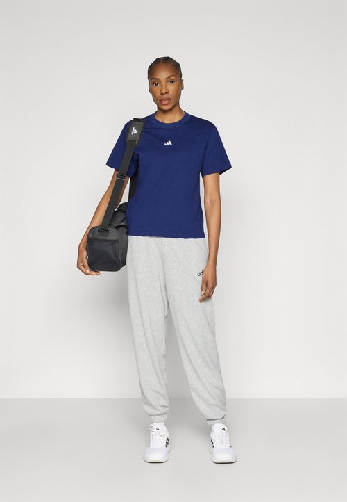 adidas ESSENTIALS SMALL LOGO - Basic T-shirt - dark blue/white — foto 2