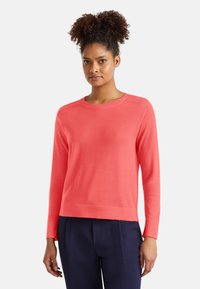 - Sweter