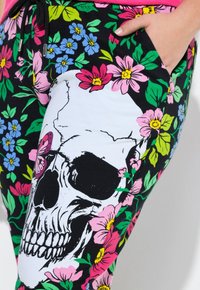 Thumbnail Image 4