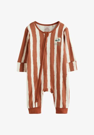 Prążkowany pajacyk dla niemowląt w pomarańczowe i białe pionowe paski, z długimi rękawami, zamkiem błyskawicznym z przodu oraz naszywką „mała przygoda” z ikonami drzewa i chmurki.