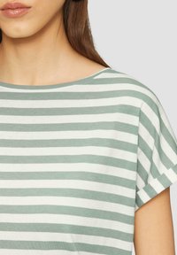 QS - T-shirt z nadrukiem