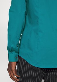 Calvin Klein Tailored LOGO STRETCH  - Camisa formal - deep lagoon