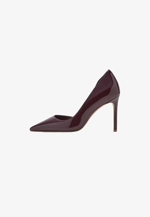Burgundské lakované lodičky na vysokom opätku, s špicatou špičkou, elegantným siluetou a stiletto opätkom. Hladký povrch s lesklým finišom.