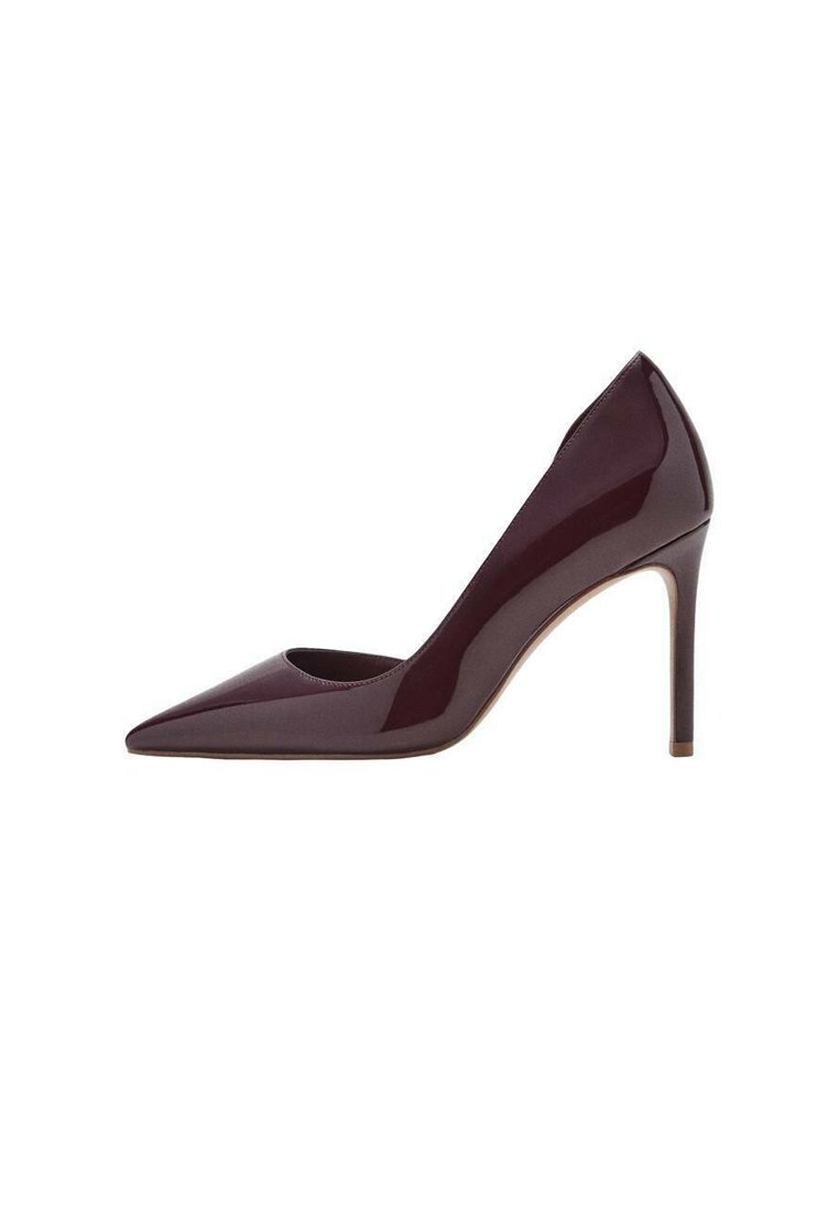 Burgundy patent leather high heel pump, pointed toe design, sleek silhouette, and  stiletto heel. Smooth texture with glossy finish.
