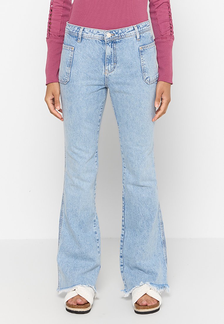 Free People Flared Jeans lichtblauw