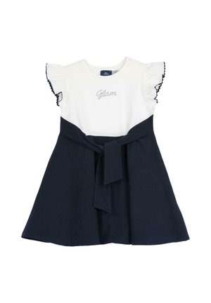 Vestito bianco e blu navy a maniche corte con maniche arricciate, scritta "Glam" in strass sul corpetto bianco e fiocco in vita blu navy.