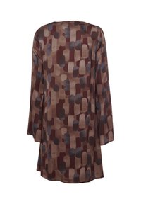 Langärmliges Kleid aus einem weichen Stoff mit einem mehrfarbigen abstrakten Muster aus braunen, beigen und blauen Formen, locker geschnitten und mit einem Rundhalsausschnitt.