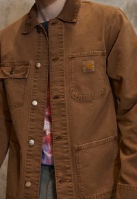 Carhartt WIP Tunn jacka - light brown