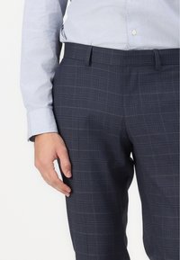 Isaac Dewhirst THE FASHION NOTCH SUIT SLIM - Anzug - navy
