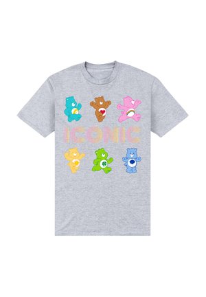 Grå T-shirt med farverige tegneserie-bjørne i forskellige positioner. Teksten siger "IKONISK" i flerfarvede bogstaver ovenfor bjørnene.