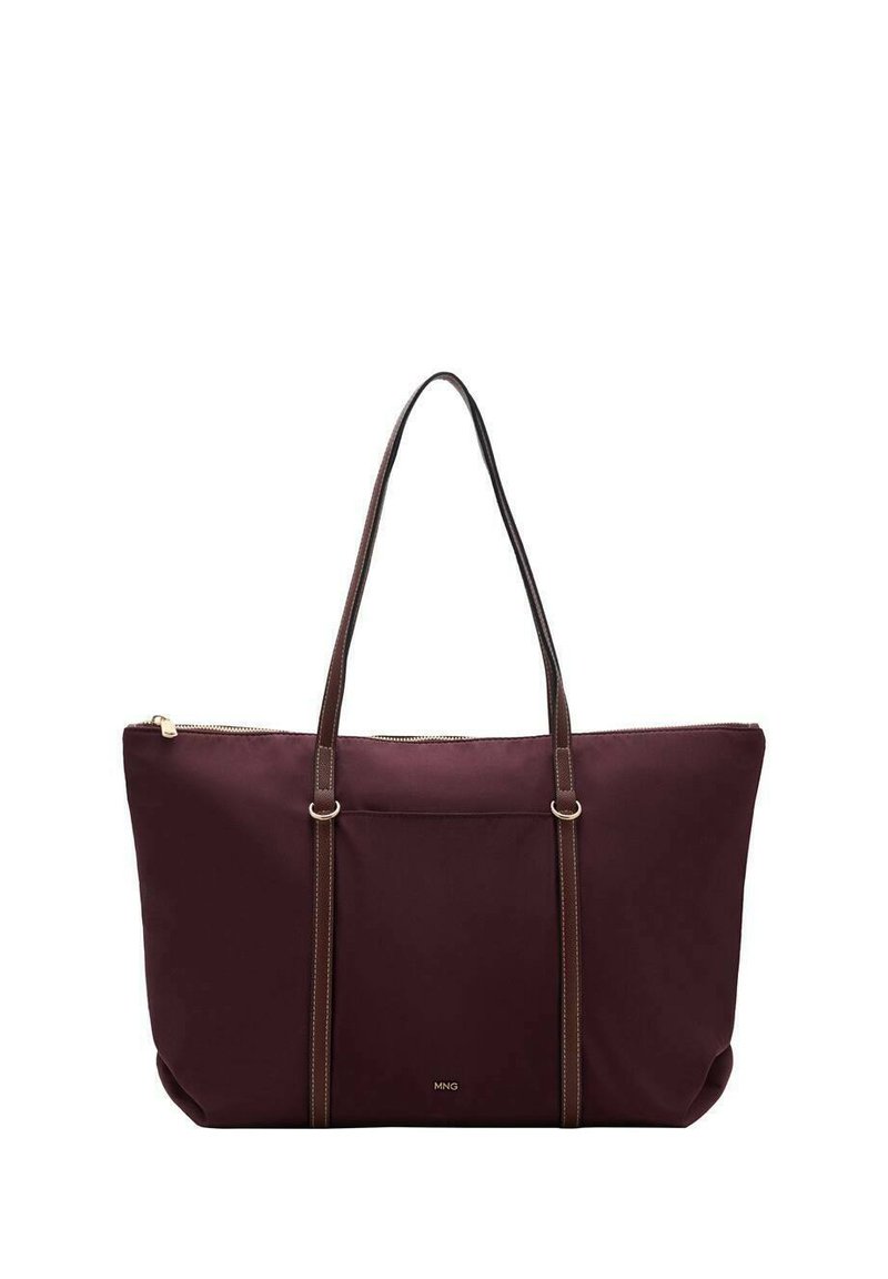 Bordeaux tote bag met bruin lederen handvatten, ritssluiting en een voorvak. Gemaakt van duurzame stof, met minimale branding.
