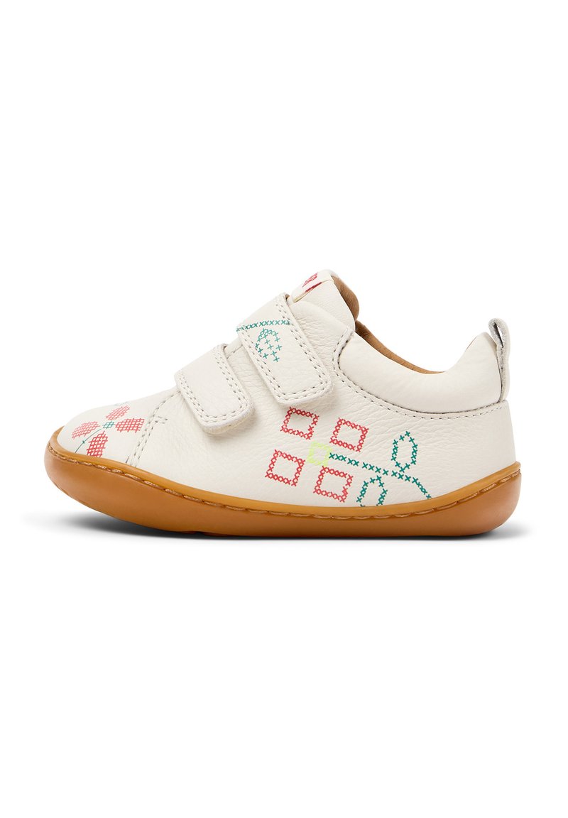 Weiße Ledersneaker mit zwei Klettverschlüssen, Gummisohle, buntem, floralem und geometrischem Stickdesign sowie einer abgerundeten Zehenpartie.
