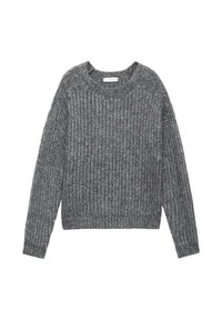 Sivi pleteni pulover s rebrastom teksturom, okruglim izrezom i dugim rukavima. Opustajući kroj s debelim, toplim izgledom.