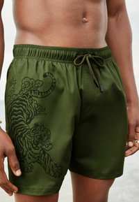 Next REGULAR FIT - Plaukimo šortai - khaki green