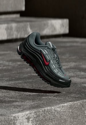 Nike Sportswear, AIR MAX TL 2.5 - Sneaker low - smoke grey/tough red/black/dark smoke grey/metallic silver-coloured