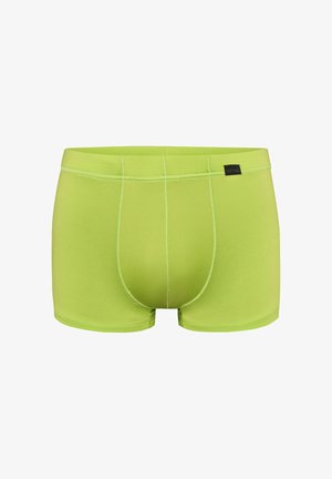 Hellgrüne Herren-Boxershorts mit sichtbaren Nähten und einem kleinen schwarzen Markenetikett auf der Vorderseite des Taillenbands, rechts.
