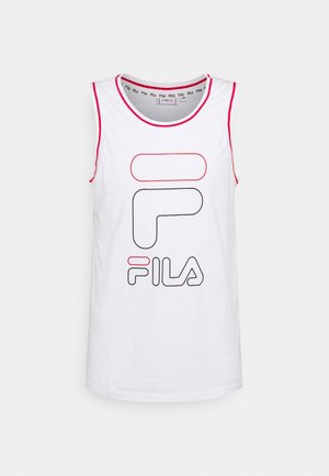 Witte mouwloze sportshirt met rode bies en groot omlijnd FILA-logo in rood en zwart op de voorkant.