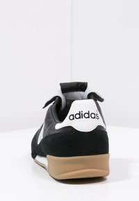 adidas Performance MUNDIAL GOAL - Indendørsfodboldstøvler - noir/blanc