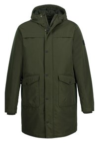Olijfgroene parka met capuchon, rits- en knoopsluiting, twee voorzakken en contrasterende zwarte hardware-accenten. Glad stofoppervlak.