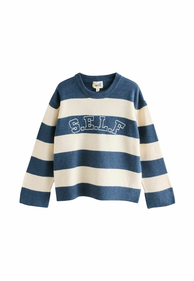 Pull rayé bleu et crème avec un col rond et des manches longues. Présente "S.E.L.F." en lettres blanches sur la poitrine. Texture en tricot douce.